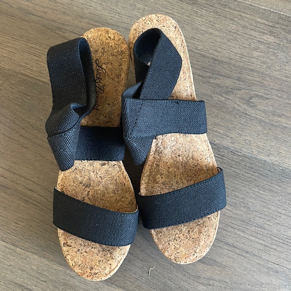 Black strap wedges